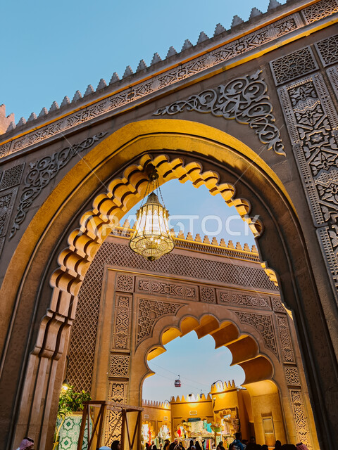 الفن الهندسي المعماري على الطراز الحديث، معالم جذب واستقطاب السائحين من أنحاء العالم، الاستمتاع بالتجارب الممتعة في أبرز المناطق الترفيهية بالمملكة العربية السعودية، القرية المغربية في البوليفارد ورلد في مدينة الرياض