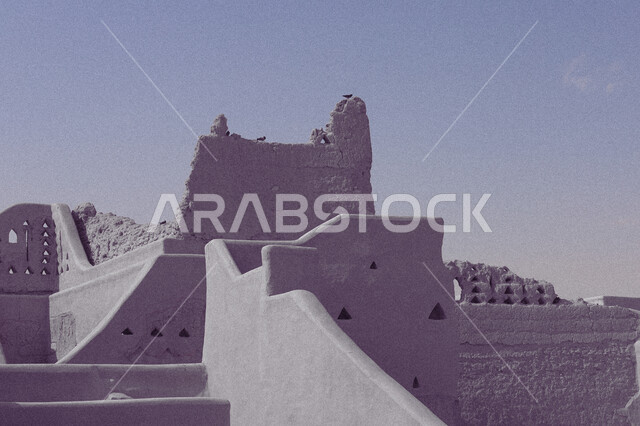 تأسيس الدولة السعودية الأولى 1727م، يوم بدينا 22 فبراير، إحياء تراث المملكة، مكان سياحي تراثي في السعودية، الفن الهندسي المعماري على الطراز القديم، المباني الأثرية والبيوت الطينية في حي الطريف في الدرعية القديمة، معالم أثرية تاريخية مشهورة