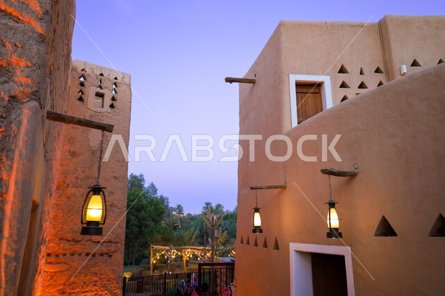 المباني الأثرية والبيوت الطينية في حي الطريف في الدرعية القديمة، معالم أثرية تاريخية مشهورة في الرياض، تأسيس الدولة السعودية الأولى 1727م، جذب واستقطاب السياح من انحاء العالم، يوم بدينا 22 فبراير، الفن الهندسي المعماري على الطراز القديم، مكان سياحي تراثي في السعودية