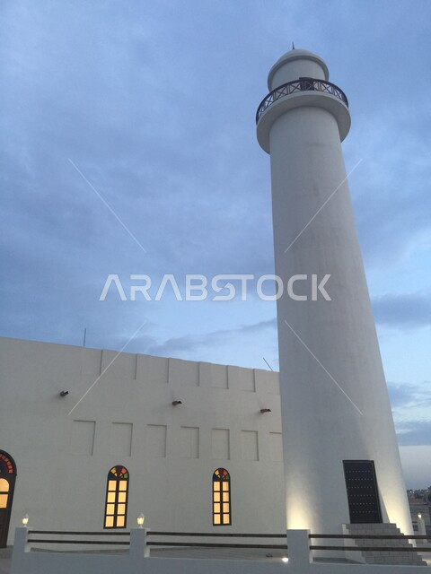 التصميم المميز للمساجد على الطراز الإسلامي, الفن الهندسي المعماري لمسجد الجبر في مدينة الدمام, معلم ديني مشهور في المملكة العربية السعودية, نداء المسلمين لأداء فرضة الصلاة، مفهوم العبادة والتقرب إلى الله