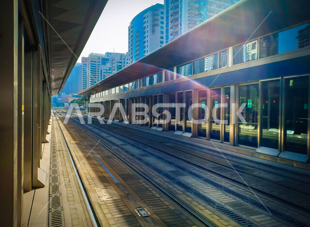 صورة لروعة تصميم شبكة السكة الحديدية في إمارة دبي ، وسائل نقل و مواصلات حديثة ، معالم سياحية ،  شبكة سكة الحديد للنقل السريع في مدينة دبي في الإمارات العربية المتحدة