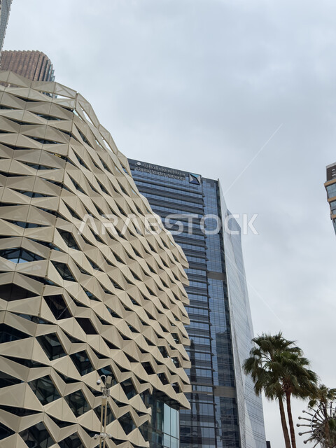 النمو والتقدم العمراني لناطحات السحاب في المملكة العربية السعودية، الفن الهندسي المعماري على الطراز الحديث والمتطور، صورة مقربة لأبراج الملك عبدالله المالية كافد في مدينة الرياض, الوجهة الرئيسية للمال والاعمال, تحقيق النهضة الاقتصادية والتجارية 