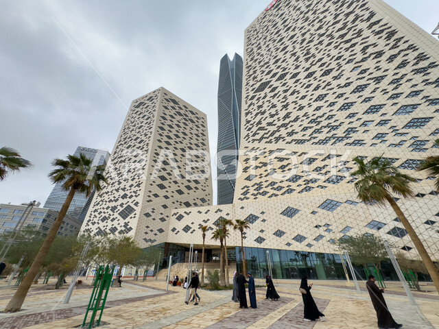 تحقيق النهضة الاقتصادية والتجارية، النمو والتقدم العمراني لناطحات السحاب في المملكة العربية السعودية، الفن الهندسي المعماري على الطراز الحديث والمتطور لأبراج الملك عبدالله المالية كافد في مدينة الرياض, الوجهة الرئيسية للمال والاعمال