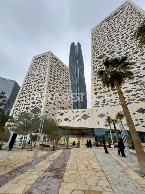 تحقيق النهضة الاقتصادية والتجارية، النمو والتقدم العمراني لناطحات السحاب في المملكة العربية السعودية، الفن الهندسي المعماري على الطراز الحديث والمتطور لأبراج الملك عبدالله المالية كافد في مدينة الرياض, الوجهة الرئيسية للمال والاعمال