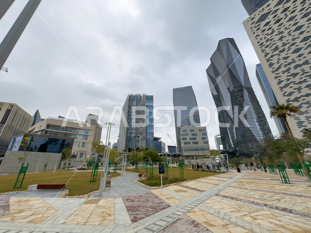 الفن الهندسي المعماري على الطراز الحديث والمتطور لأبراج الملك عبدالله المالية كافد في مدينة الرياض, الوجهة الرئيسية للمال والاعمال, النمو والتقدم العمراني لناطحات السحاب في المملكة العربية السعودية، تحقيق النهضة الاقتصادية والتجارية