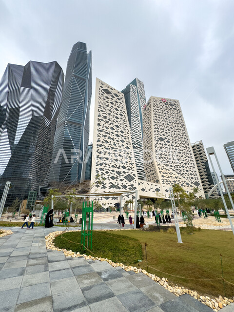 الفن الهندسي المعماري على الطراز الحديث والمتطور لأبراج مدينة الملك عبدالله المالية كافد في الرياض، الوجهة الرئيسية للمال والاعمال، تحقيق النهضة الاقتصادية والتجارية، النمو والتقدم العمراني لناطحات السحاب في المملكة العربية السعودية