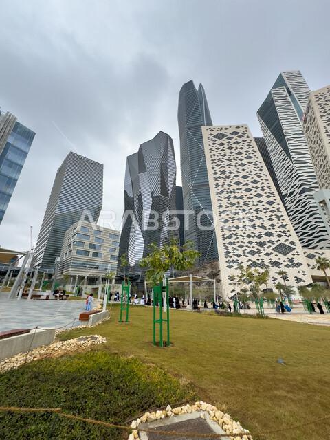 الفن الهندسي المعماري على الطراز الحديث والمتطور لأبراج مدينة الملك عبدالله المالية كافد في الرياض، الوجهة الرئيسية للمال والاعمال، تحقيق النهضة الاقتصادية والتجارية، النمو والتقدم العمراني لناطحات السحاب في المملكة العربية السعودية