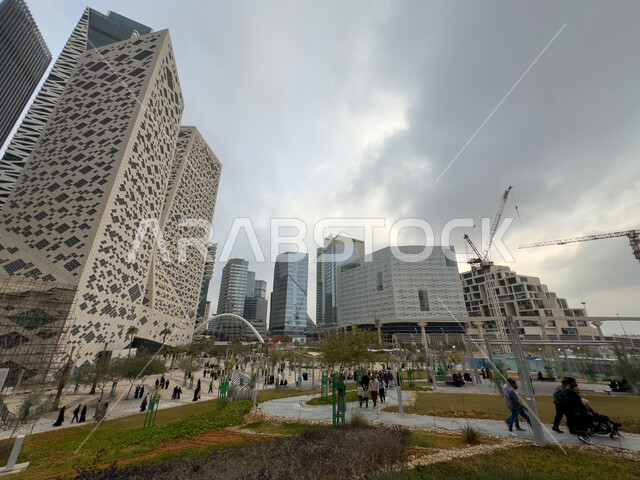 تحقيق النهضة الاقتصادية والتجارية، الفن الهندسي المعماري على الطراز الحديث والمتطور لأبراج مدينة الملك عبدالله المالية كافد في الرياض، الوجهة الرئيسية للمال والاعمال، النمو والتقدم العمراني لناطحات السحاب في المملكة العربية السعودية