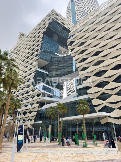 تحقيق النهضة الاقتصادية والتجارية، الفن الهندسي المعماري على الطراز الحديث والمتطور لأبراج مدينة الملك عبدالله المالية كافد في الرياض، الوجهة الرئيسية للمال والاعمال، النمو والتقدم العمراني لناطحات السحاب في المملكة العربية السعودية