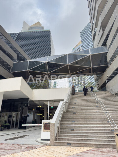 الفن الهندسي المعماري على الطراز الحديث والمتطور لأبراج مدينة الملك عبدالله المالية كافد في الرياض، الوجهة الرئيسية للمال والاعمال، تحقيق النهضة الاقتصادية والتجارية، النمو والتقدم العمراني لناطحات السحاب في المملكة العربية السعودية