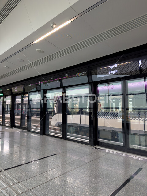 محطات المترو والقطار السريع, التطوير والتقدم الحضاري وتحسين البنية التحتيه، مركز الملك عبد الله المالي ( كافد ) في المملكة العربية السعودية، الديكور الداخلي على الطراز الحديث لمحطة مترو الرياض، معلم سياحي مشهور