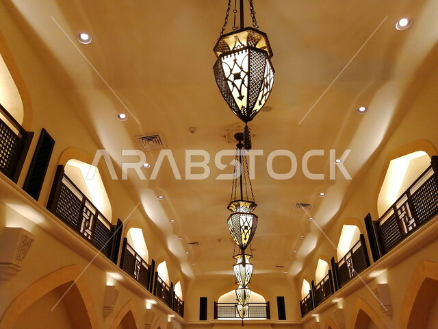 صورة جمالية للتصميم الداخلي لمول دبي ، روعة التصميم الهندسي المعماري للمكان ، معالم سياحية رائعة في الإمارات العربية المتحدة