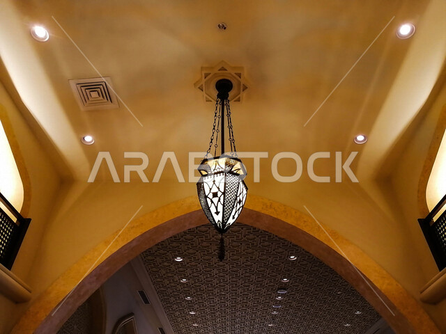 صورة جمالية للتصميم الداخلي لمول دبي ، روعة التصميم الهندسي المعماري للمكان ، معالم سياحية رائعة في الإمارات العربية المتحدة