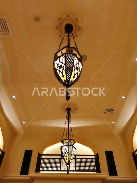صورة جمالية للتصميم الداخلي لمول دبي ، روعة التصميم الهندسي المعماري للمكان ، معالم سياحية رائعة في الإمارات العربية المتحدة