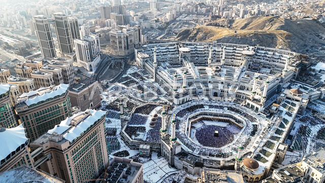  القمم والمرتفعات الجبلية في المملكة العربيه السعودية، الفن الهندسي المعماري للأبراج وناطحات السحاب المطلة على الحرم المكي الشريف، صورة علوية للمسجد الحرام في مكة المكرمة، معالم دينية إسلامية مقدسة