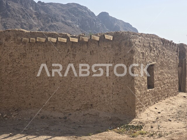  القمم والمرتفعات الجبلية في المملكة, جذب و استقطاب المسلمين من كافة انحاء العالم، معلم اسلامي تاريخي قديم، السياحه في الاماكن الدينيه المشهورة في السعوديه، جبل احد في المدينه المنوره في النهار