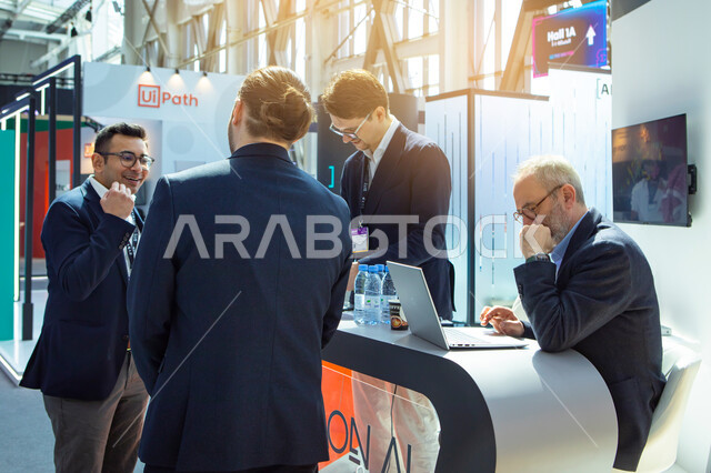 توافد الزوار الى مؤتمر ليب التقني 2025 في مدينة الرياض في المملكة العربية السعودية، التقدم التقني والإبتكارات الحديثه في الخليج العربي, نحو افاق جديده لاستكشاف الانترنت والفضاء، منصه عالميه لتقنيات الذكاء الاصطناعي المستقبلية والروبوتات المتطورة