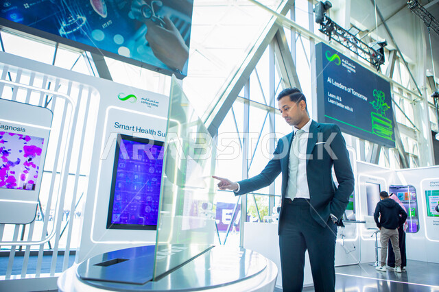 استكشاف التقدم التقني والإبتكارات الحديثه في الخليج العربي, نحو افاق جديده لاستكشاف الانترنت والفضاء، منصه عالميه لتقنيات الذكاء الاصطناعي المستقبلية والروبوتات المتطورة، مؤتمر ليب التقني 2025 في مدينة الرياض في المملكة العربية السعودية