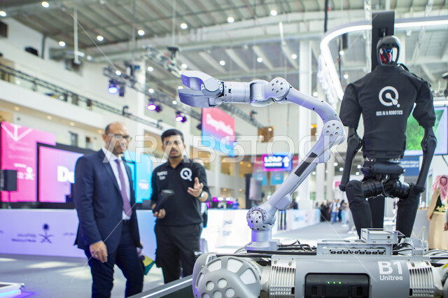 استكشاف التقدم التقني والإبتكارات الحديثه في الخليج العربي, نحو افاق جديده لاستكشاف الانترنت والفضاء، منصه عالميه لتقنيات الذكاء الاصطناعي المستقبلية والروبوتات المتطورة، مؤتمر ليب التقني 2025 في مدينة الرياض في المملكة العربية السعودية