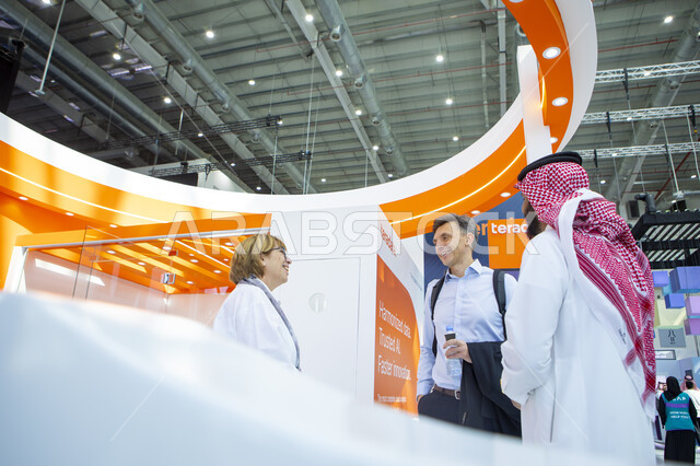 توافد الزوار الى مؤتمر ليب التقني 2025 في مدينة الرياض في المملكة العربية السعودية، التقدم التقني والإبتكارات الحديثه في الخليج العربي, نحو افاق جديده لاستكشاف الانترنت والفضاء، منصه عالميه لتقنيات الذكاء الاصطناعي المستقبلية والروبوتات المتطورة