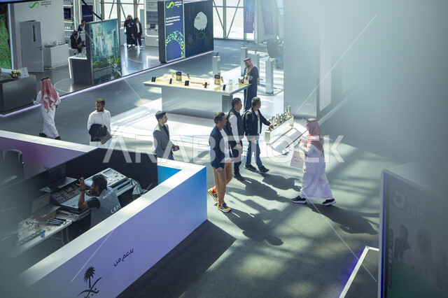 توافد الزوار الى مؤتمر ليب التقني 2025 في مدينة الرياض في المملكة العربية السعودية، التقدم التقني والإبتكارات الحديثه في الخليج العربي, نحو افاق جديده لاستكشاف الانترنت والفضاء، منصه عالميه لتقنيات الذكاء الاصطناعي المستقبلية والروبوتات المتطورة