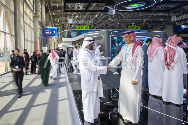 توافد الزوار الى مؤتمر ليب التقني 2025 في مدينة الرياض في المملكة العربية السعودية، التقدم التقني والإبتكارات الحديثه في الخليج العربي, نحو افاق جديده لاستكشاف الانترنت والفضاء، منصه عالميه لتقنيات الذكاء الاصطناعي المستقبلية والروبوتات المتطورة