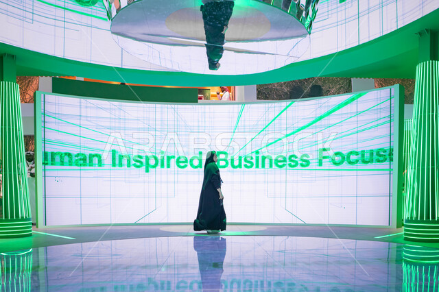 منصه عالميه لتقنيات الذكاء الاصطناعي المستقبلية والروبوتات المتطورة، توافد الزوار الى مؤتمر ليب التقني 2025 في مدينة الرياض في المملكة العربية السعودية، تجربة التقدم التقني والإبتكارات الحديثه في الخليج العربي, نحو افاق جديده لاستكشاف الانترنت والفضاء