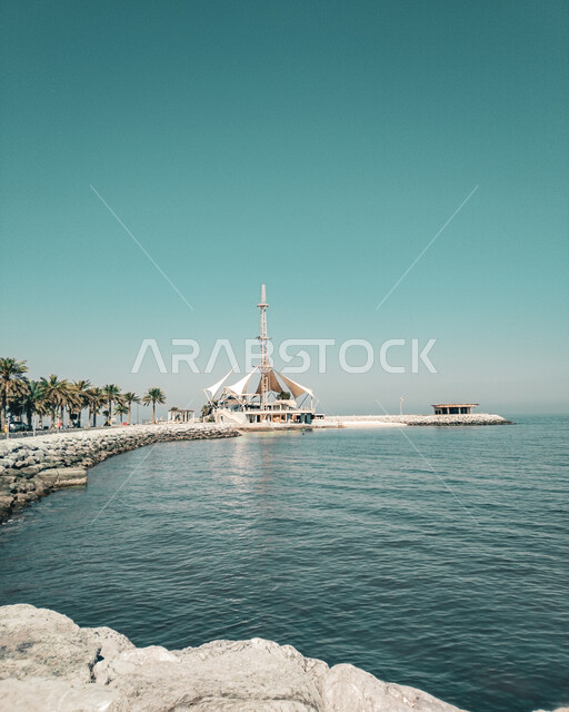  مجمع مارينا ويفز الترفيهي في مدينة الكويت، الفن الهندسي المعماري الحديث للمنشآت المطلة على الشاطئ في النهار، مناطق جذب السياح من شتى أنحاء العالم, الواجهة البحرية على ساحل الخليج العربي, التطور والتقدم العمراني على الطراز العصري