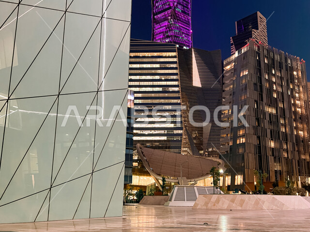 المنشآت والأبراج المالية في مدينة الرياض، النمو والتطور العمراني في السعودية، الفن الهندسي المعماري للمباني وناطحات السحاب المشهورة في المملكة، تحقيق النهضة الاقتصادية والتجارية، مركز الملك عبد الله المالي (كافد) في الليل