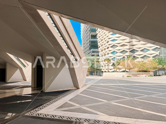 التطور والنمو العمراني في السعودية، الفن الهندسي المعماري للمباني وناطحات السحاب المشهورة في المملكة، ازدهار وتحقيق النهضة الاقتصادية والتجارية، مركز الملك عبد الله المالي (كافد) في النهار، الأبراج والمنشآت المالية في مدينة الرياض