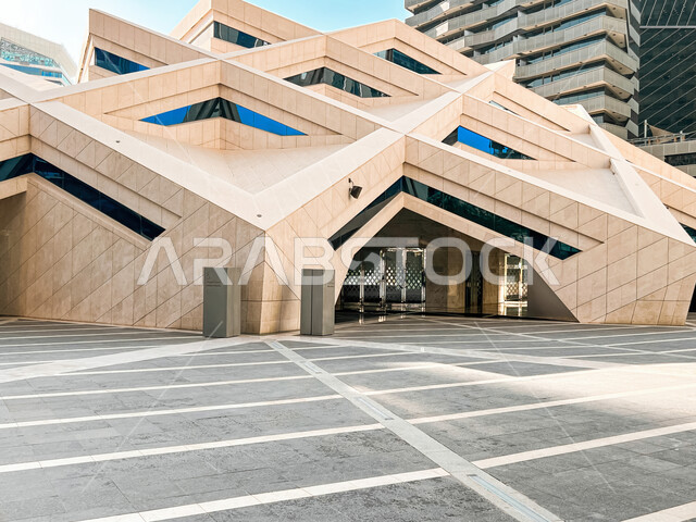 التطور والنمو العمراني في السعودية، الفن الهندسي المعماري للمباني وناطحات السحاب المشهورة في المملكة، ازدهار وتحقيق النهضة الاقتصادية والتجارية، مركز الملك عبد الله المالي (كافد) في النهار، الأبراج والمنشآت المالية في مدينة الرياض