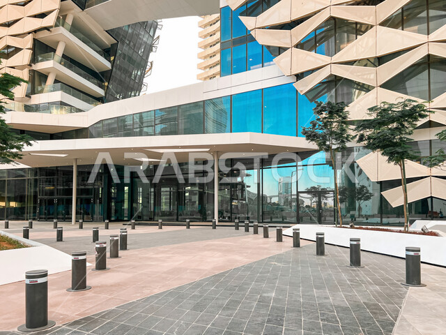 الأبراج والمنشآت المالية في مدينة الرياض، النمو والتطور العمراني في السعودية، الفن الهندسي المعماري للمباني وناطحات السحاب المشهورة في المملكة، ازدهار وتحقيق النهضة الاقتصادية والتجارية، مركز الملك عبد الله المالي (كافد) في النهار