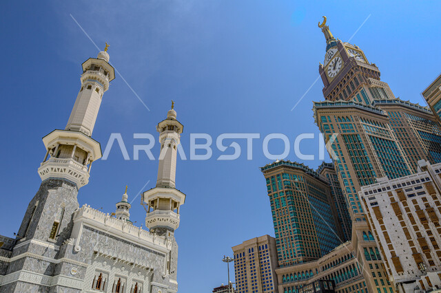  الساحة الخارجية للمسجد الحرام في الحرم المكي، مكان ومعلم ديني مقدس في المملكة العربية السعودية، نداء المسلمين لآداء فرض الصلاة في مكة المكرمة، الفن الهندسي المعماري على الطراز الإسلامي