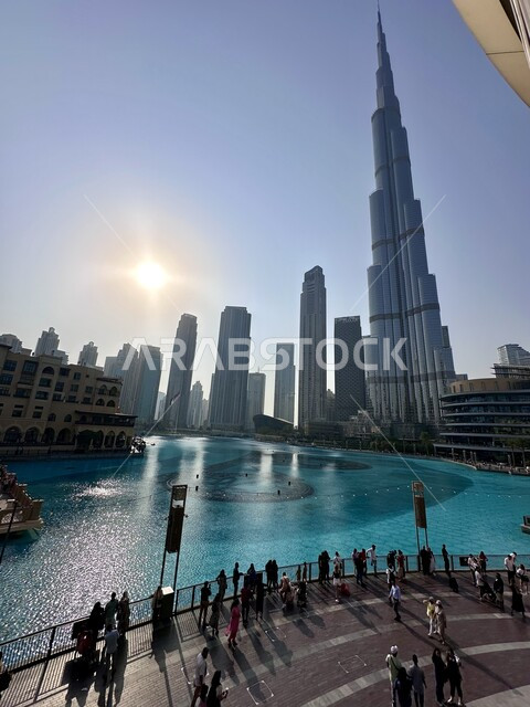 مناطق جذب واستقطاب السياح من جميع انحاء العالم، التصاميم الهندسية المعمارية على الطراز الحديث والمتطور, الفن الهندسي للابراج وناطحات السحاب، التطور والتقدم العمراني للمنشآت, أماكن ومعالم ترفيهية سياحية، برج خليفة في دبي  بالامارات العربية المتحدة