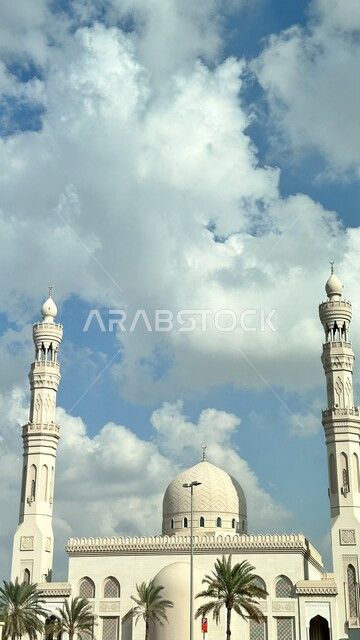 Sheikh Zayed bin Sultan Al Nahyan Mosque in Abu Dhabi, United Arab Emirates, a distinguished Islamic architectural design, places of worship and closeness to God, architectural art of mosques in the Emirates, the dome of the Sheikh Zayed Grand Mosque during the day