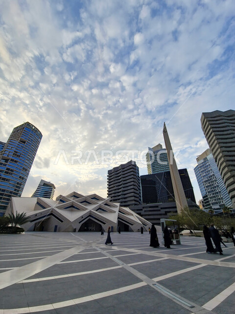 التطور والنمو العمراني في السعودية، الفن الهندسي المعماري للمباني وناطحات السحاب المشهورة في المملكة، ازدهار وتحقيق النهضة الاقتصادية والتجارية، مركز الملك عبد الله المالي (كافد) في النهار، الأبراج والمنشآت المالية في مدينة الرياض