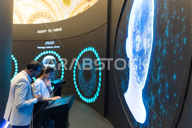 توافد الزوار والحضور الى مؤتمر تنمية القدرات البشرية في مدينة الرياض، برامج إطلاق الإمكانات الكاملة للقدرة البشرية، رؤية مستقبلية سعودية 2030، مركز الملك عبد العزيز الدولي للمؤتمرات