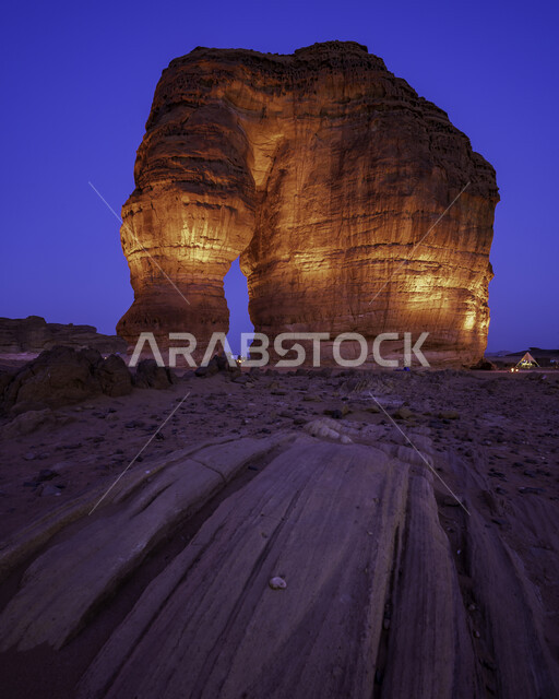 التشكيل و التكوين الصخري في مدينة العلا، صخرة الفيل في المملكة العربية السعودية، الحضارات القديمة والمعالم التاريخية الأثرية، القمم والمرتفعات الجبلية، الأماكن والمناطق الصحراوية المشهورة