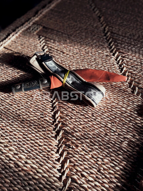  ارتداء أزياء المنطقة الشرقية، يوم بدينا 1727 م، صورة مقربة لمحزم مع الخنجر التقليدي، التباهي والفخر بإنجازات الوطن، ذكرى تأسيس الدولة السعودية الأولى في 22 فبراير