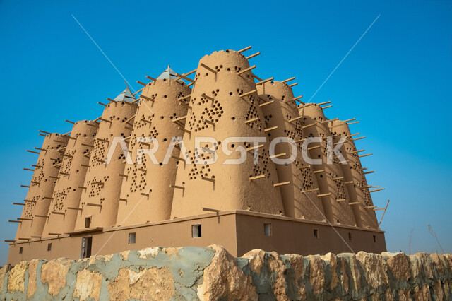The architectural art of ancient mud buildings for pigeon breeding, pigeon towers in the desert areas of Al-Dilam Governorate in Riyadh, a historical archaeological landmark, tourist attractions in Saudi Arabia