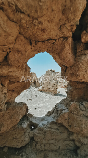 الطبيعة الصخرية للجبال في الصحراء, التضاريس والمرتفعات الجبلية في المناطق الصحراوية, المعالم الطبيعية السياحية في المملكة العربية السعودية، مكان سياحي طبيعي مشهور