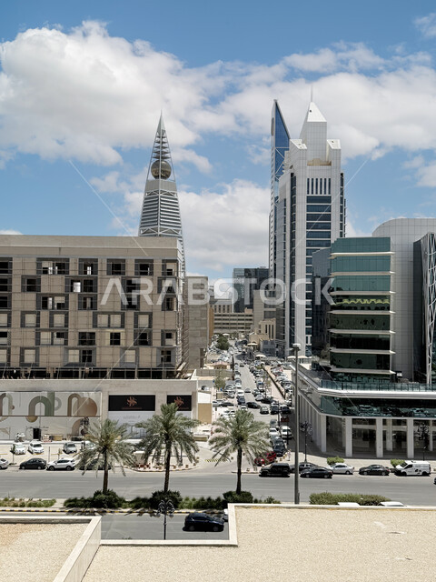 برج الفيصلية وأبراج العليا في مدينة الرياض في النهار، الفن الهندسي المعماري للأبراج وناطحات السحاب على الطراز الحديث في العاصمة، المدن والمعالم السياحية المشهورة، التقدم والتطور في عمارة المباني في المملكة العربية السعودية