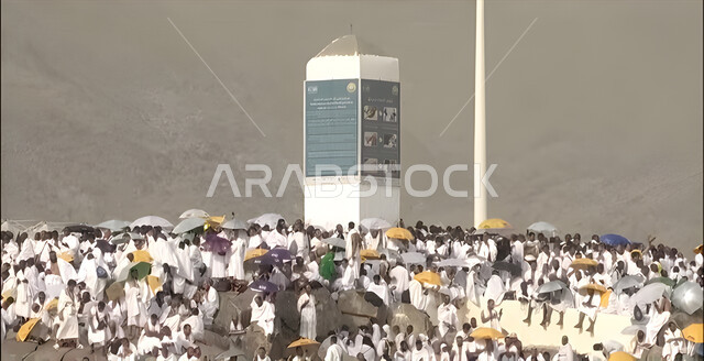 حشود الحجاج على جبل عرفات، مفهوم العبادة والتقرب إلى الله، الحجاج والمعتمرين في مكة المكرمة، آدء مناسك الحج في يوم عرفة, مقصد المسلمين من أنحاء العالم, مكان ومعلم إسلامي ديني مقدس في المملكة العربية السعودية