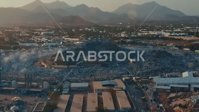حشود الحجاج على جبل عرفات، مفهوم العبادة والتقرب إلى الله، الحجاج والمعتمرين في مكة المكرمة، آدء مناسك الحج في يوم عرفة, مقصد المسلمين من أنحاء العالم, مكان ومعلم إسلامي ديني مقدس في المملكة العربية السعودية