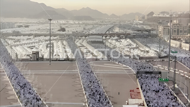 منطقة رمي الجمرات في مكة المكرمة, معالم إسلامية مشهورة, أجواء روحانية دينية, قدوم المسلمين من شتى أنحاء العالم إلى المملكة العربية السعودية لأداء مناسك الحج في شهر ذي الحجة, فضل وثواب الدعاء والتقرب إلى الله, اسلاميات وعبادة