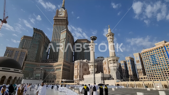 برج الساعه الملكي في المسجد الحرام، معالم دينية إسلامية مقدسة في مكة المكرمة في المملكة العربيه السعودية، الفن الهندسي المعماري للأبراج وناطحات السحاب المطلة على الحرم المكي الشريف