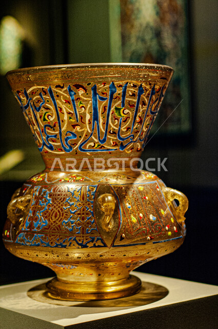  معروضات واثار داخل متحف الإسلامي للفنون في العاصمة القطرية الدوحة, أولى مشاريع متاحف دولة قطر، المؤسسات الرائدة في العالم للفن الإسلامي