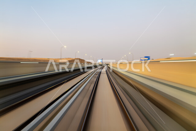 التطوير والتقدم الحضاري وتحسين البنية التحتية،  محطة مترو الرياض في العاصمة، النمو العمراني في البناء في المملكة العربية السعودية، الاهتمام بالخدمات العامة ووسائل النقل