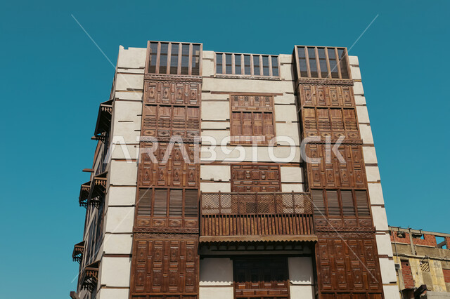 الرواشين القديمه في المدينة التاريخية في جدة، تصميم معماري عربي و إسلامي قديم، البيوت الأثرية في البلد التاريخي في جدة, أماكن سياحية تراثية شعبية في المملكة العربية السعودية، المعالم التاريخية في حي البلد
