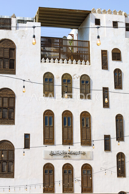 الرواشين القديمه في المدينة التاريخية في جدة، تصميم معماري عربي و إسلامي قديم، البيوت الأثرية في البلد التاريخي في جدة, أماكن سياحية تراثية شعبية في المملكة العربية السعودية، المعالم التاريخية في حي البلد